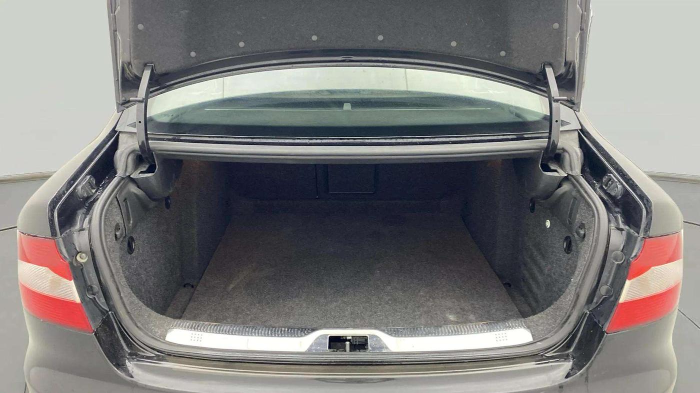 2013 Skoda Superb ELEGANCE 1.8 TSI MT, Petrol, Manual, 1,05,398 km, Boot Open Zoomed View