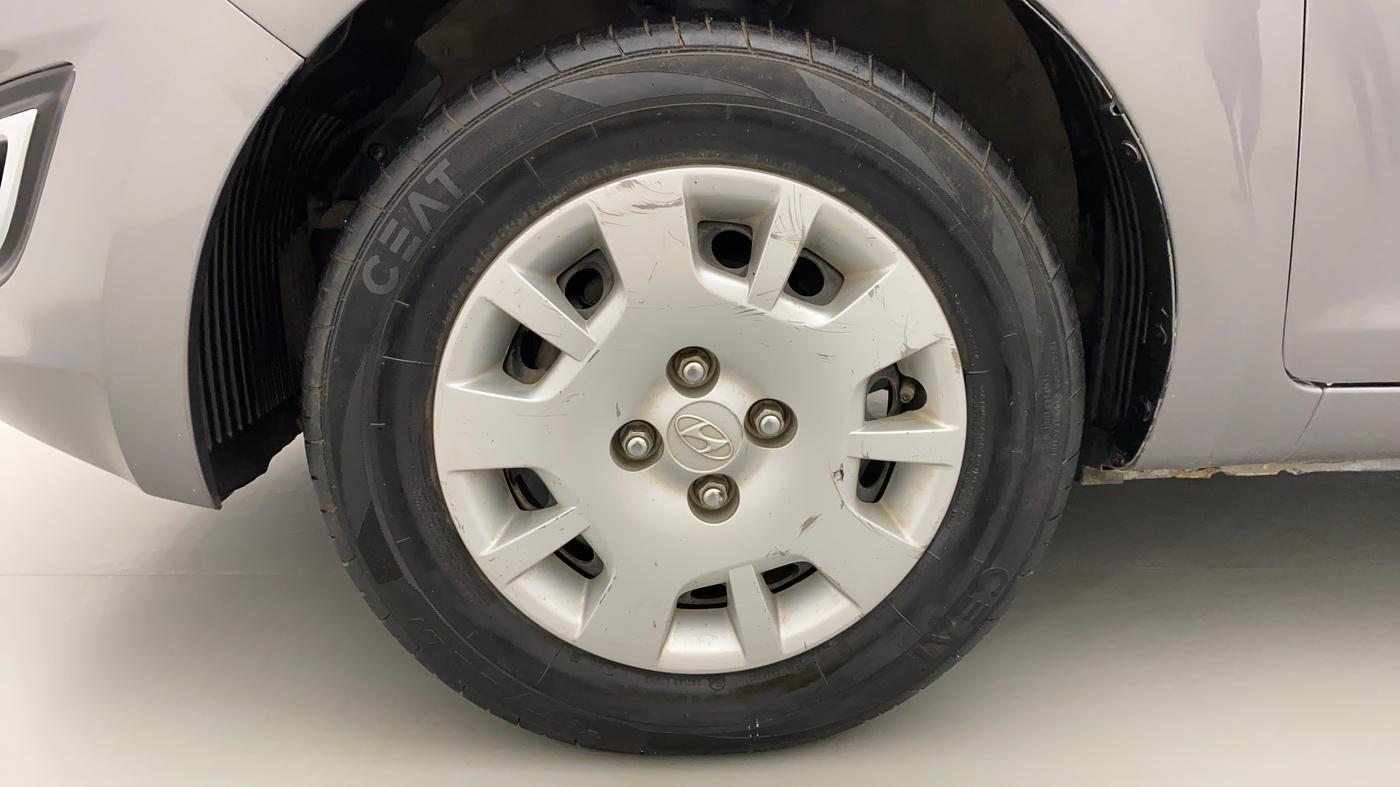 2013 Hyundai i20 MAGNA O 1.2, Petrol, Manual, 82,253 km, Left Front Wheel