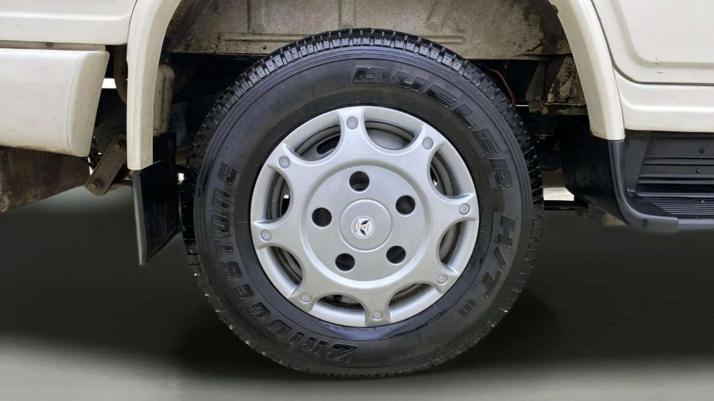 2023 Mahindra Bolero B4, Diesel, Manual, 21,206 km, Right Rear Wheel
