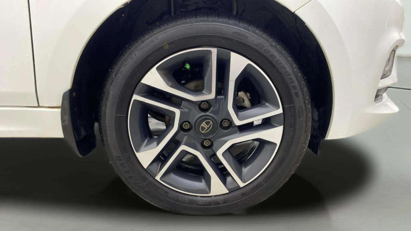 2023 Tata Tiago XZA PLUS PETROL, Petrol, Automatic, 26,623 km, Right Front Wheel