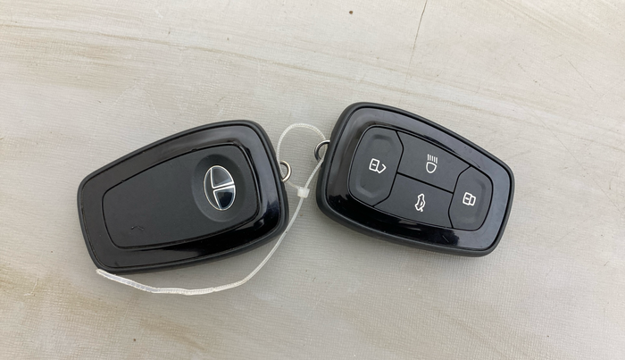 2022 Tata TIGOR XZA PLUS PETROL, Petrol, Automatic, 49,947 km, Key Close Up