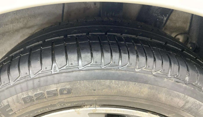 2017 Hyundai Xcent SX 1.2 (O), Petrol, Manual, 54,989 km, Left Rear Tyre Tread