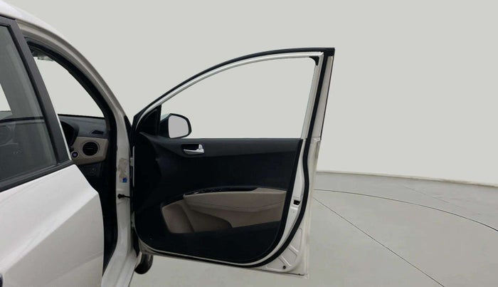 2017 Hyundai Xcent SX 1.2 (O), Petrol, Manual, 54,989 km, RHS Front Door