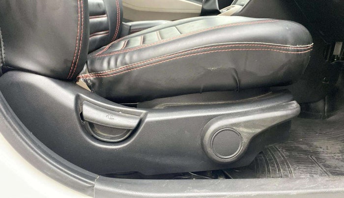 2017 Hyundai Xcent SX 1.2 (O), Petrol, Manual, 54,989 km, Driver Side Adjustment Panel