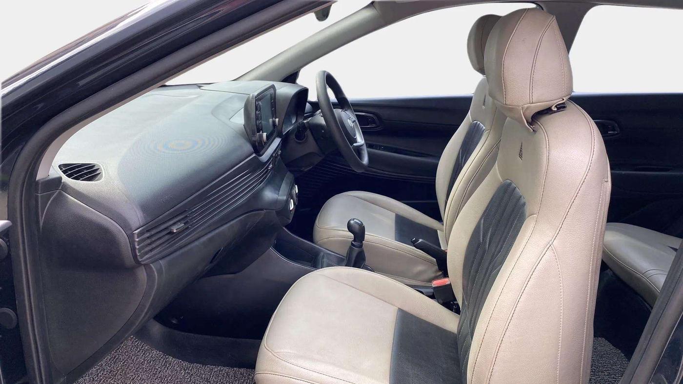 2023 Hyundai NEW I20 SPORTZ 1.2 MT, Petrol, Manual, 23,392 km, Right Side Front Door Cabin