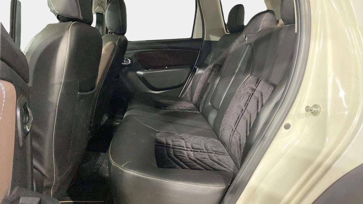 2020 Renault Duster RXZ 1.5 PETROL MT, Petrol, Manual, 18,705 km, Right Side Rear Door Cabin