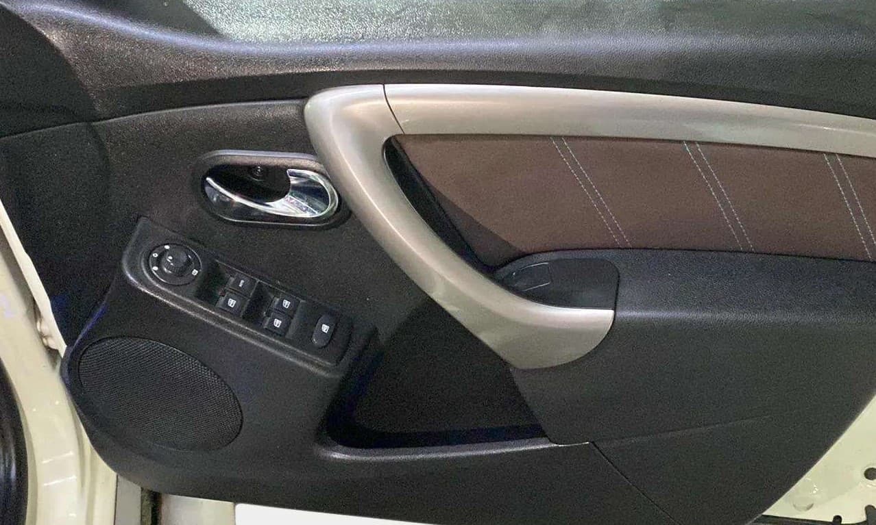 2020 Renault Duster RXZ 1.5 PETROL MT, Petrol, Manual, 18,705 km, Driver Side Door Panels Control