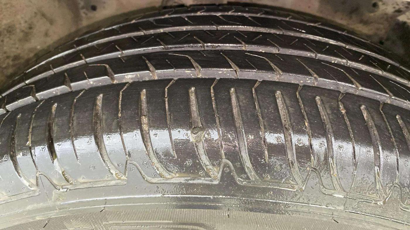 2015 Honda CRV 2.4 AWD AT, Petrol, Automatic, 1,22,728 km, Right Front Tyre Tread