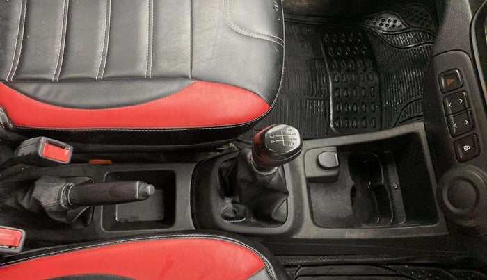 2018 Renault Kwid RXT 1.0 (O), Petrol, Manual, 39,846 km, Gear Lever