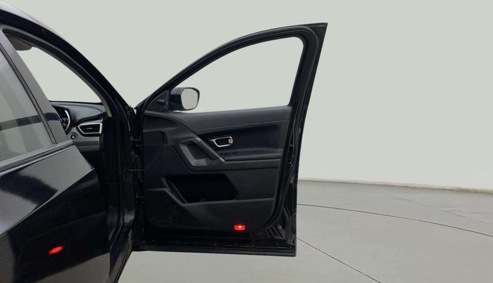 2021 Tata Harrier XZA PLUS 2.0L DARK EDITION, Diesel, Automatic, 92,586 km, RHS Front Door