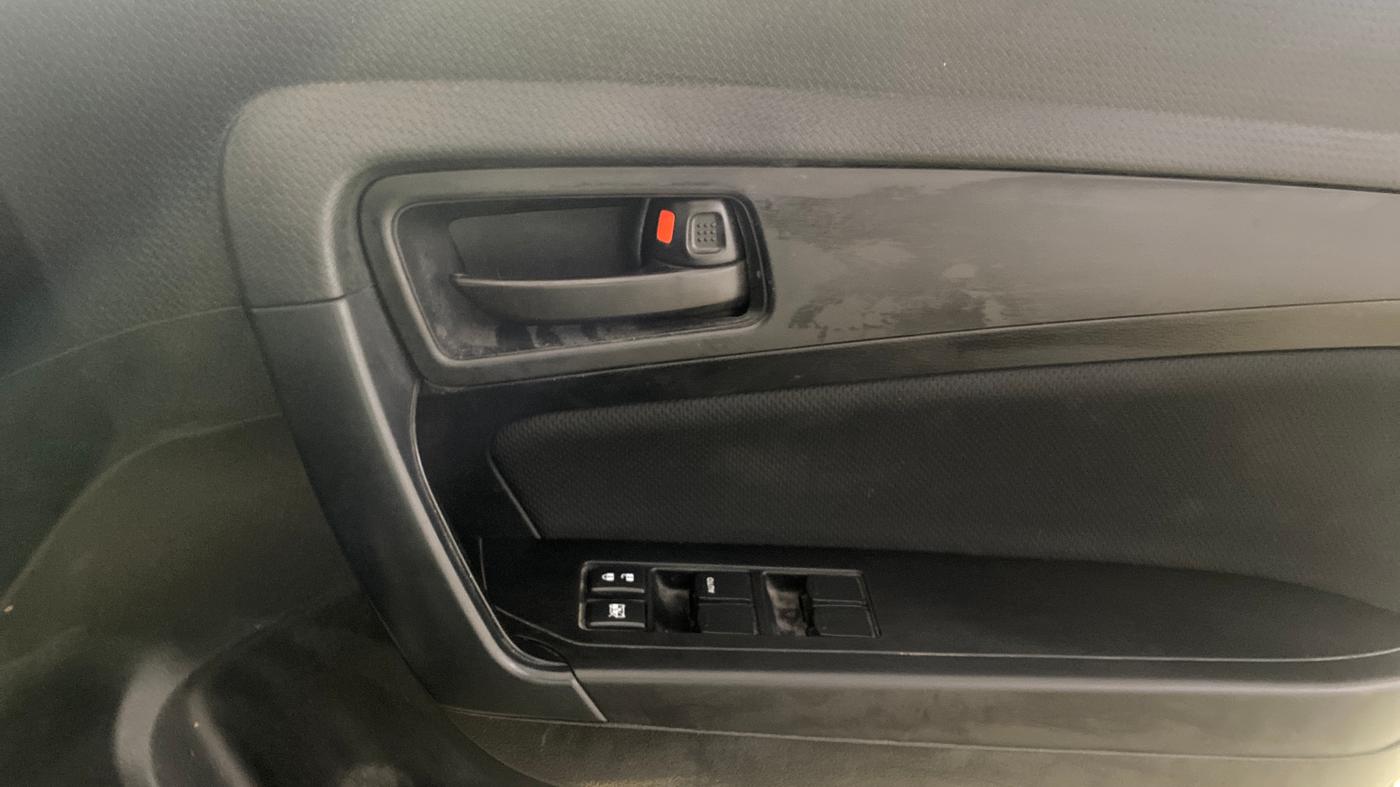 2018 Maruti Vitara Brezza VDI AMT, Diesel, Automatic, 1,00,973 km, Driver Side Door Panels Control