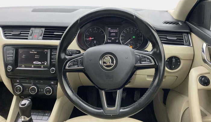 2016 Skoda Octavia STYLE PLUS AT 1.8 TSI, Petrol, Automatic, 98,374 km, Steering Wheel Close Up