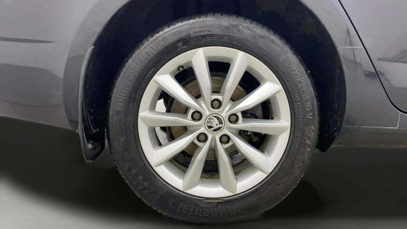 2016 Skoda Octavia STYLE PLUS AT 1.8 TSI, Petrol, Automatic, 98,770 km, Right Rear Wheel