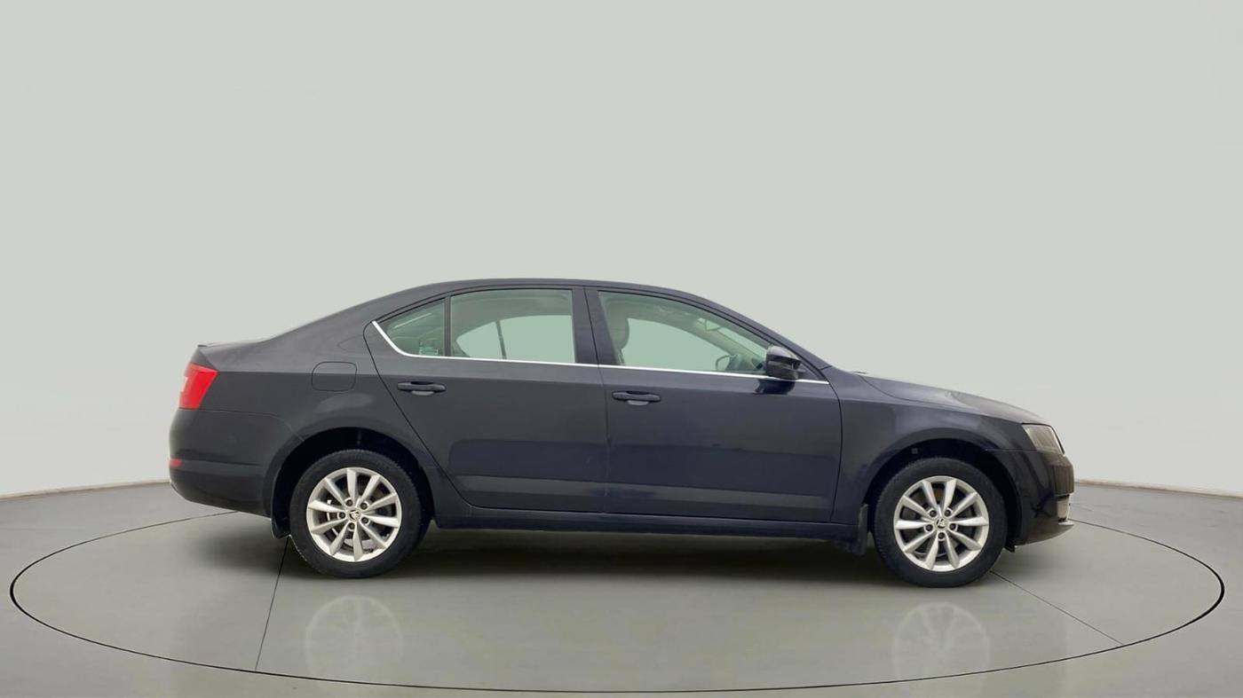 2016 Skoda Octavia STYLE PLUS AT 1.8 TSI, Petrol, Automatic, 98,770 km, Right Side View