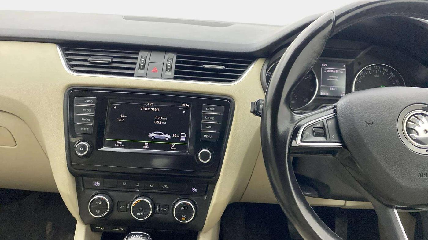 2016 Skoda Octavia STYLE PLUS AT 1.8 TSI, Petrol, Automatic, 98,770 km, Air Conditioner