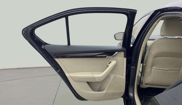 2016 Skoda Octavia STYLE PLUS AT 1.8 TSI, Petrol, Automatic, 98,374 km, LHS Rear Door