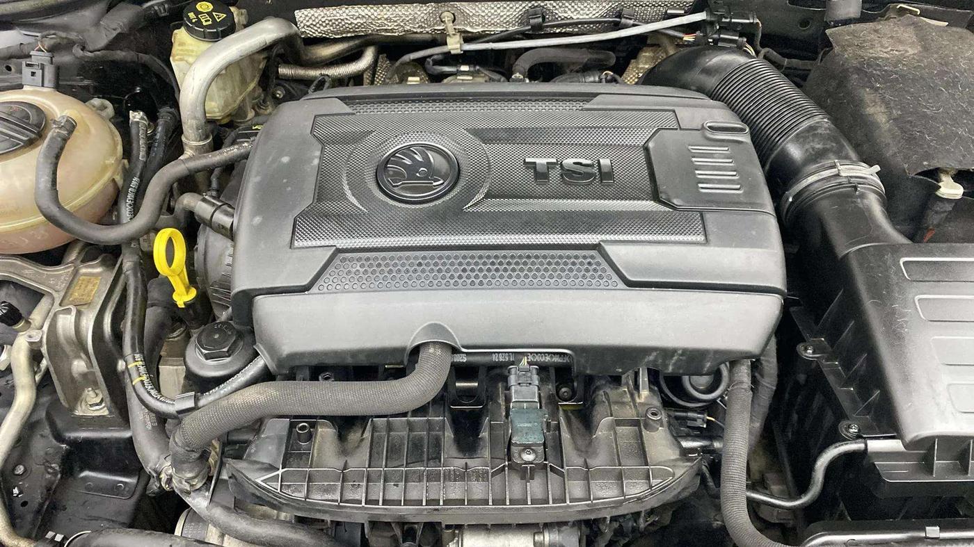 2016 Skoda Octavia STYLE PLUS AT 1.8 TSI, Petrol, Automatic, 98,770 km, Engine View
