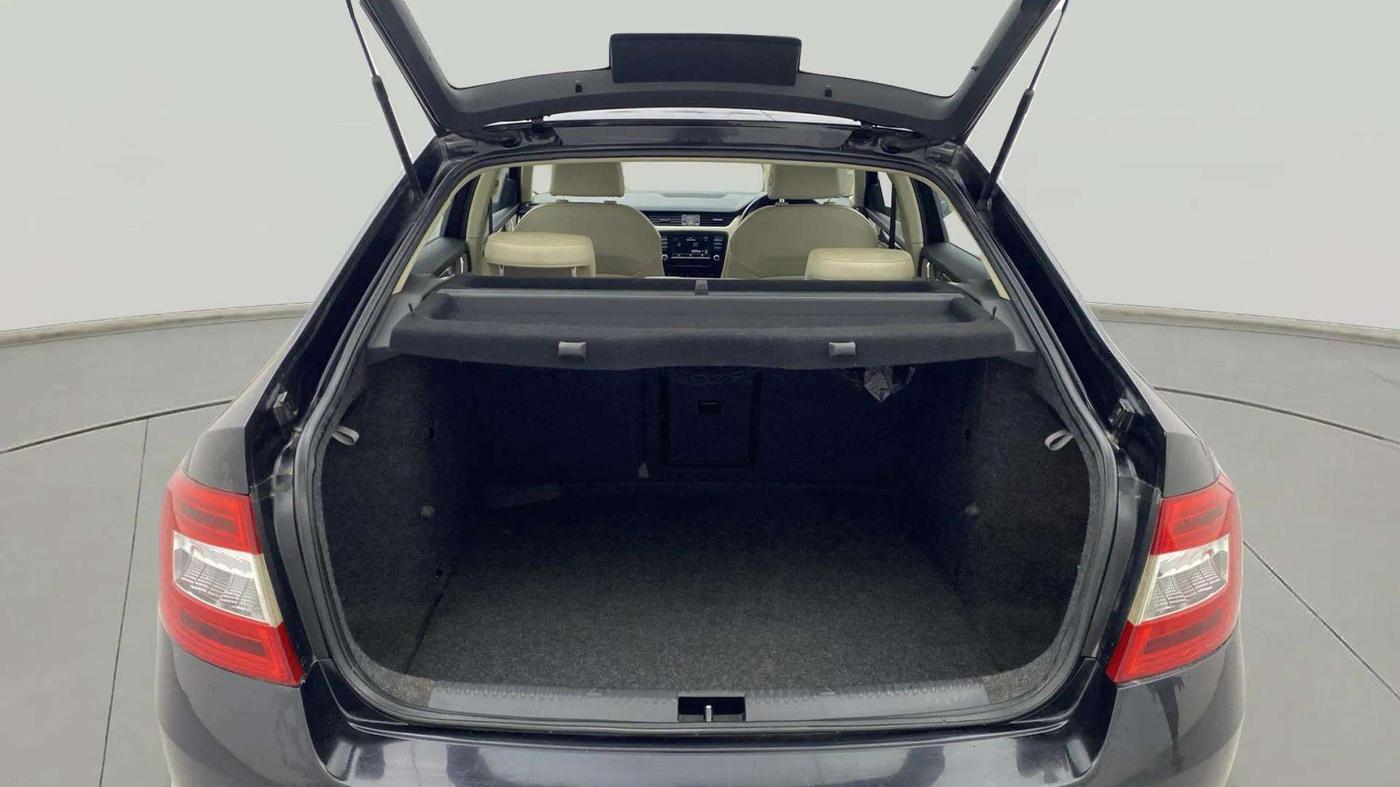 2016 Skoda Octavia STYLE PLUS AT 1.8 TSI, Petrol, Automatic, 98,770 km, Boot Open Zoomed View