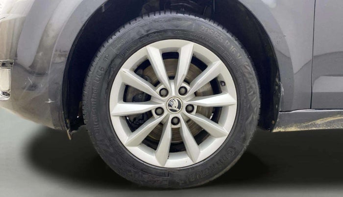2016 Skoda Octavia STYLE PLUS AT 1.8 TSI, Petrol, Automatic, 98,374 km, Left Front Wheel