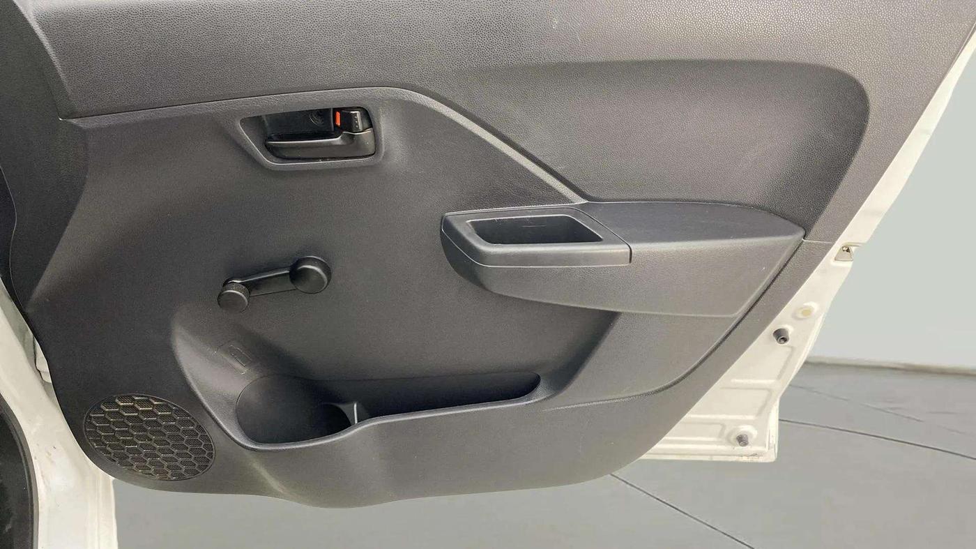2023 Maruti Alto K10 LXI, Petrol, Manual, 17,401 km, Driver Side Door Panels Control