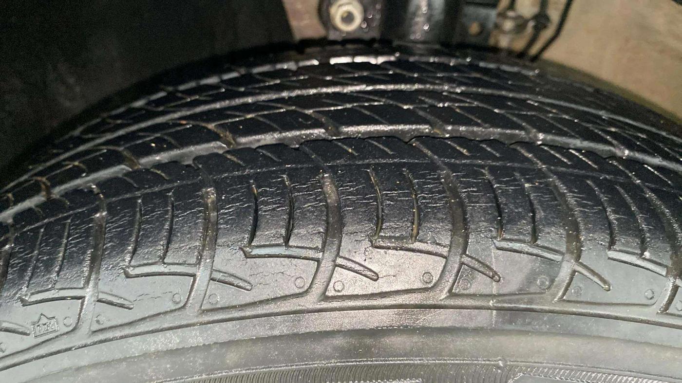 2019 Volkswagen Ameo COMFORTLINE 1.0L, Petrol, Manual, 8,934 km, Left Front Tyre Tread