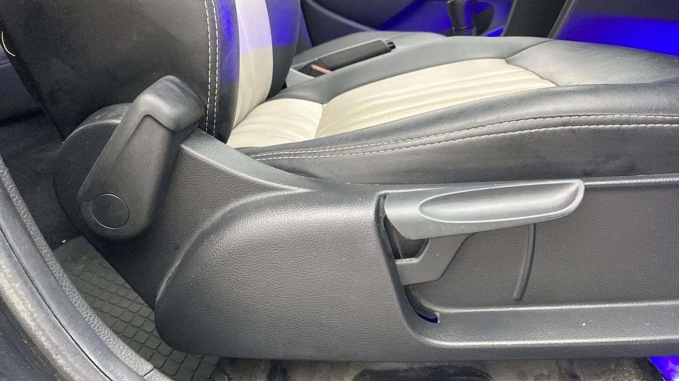 2019 Volkswagen Ameo COMFORTLINE 1.0L, Petrol, Manual, 8,934 km, Driver Side Adjustment Panel