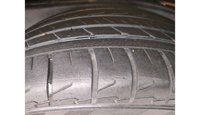 2021 Toyota Innova Crysta 2.4 ZX AT 7 STR, Diesel, Automatic, 99,912 km, Left Front Tyre Tread