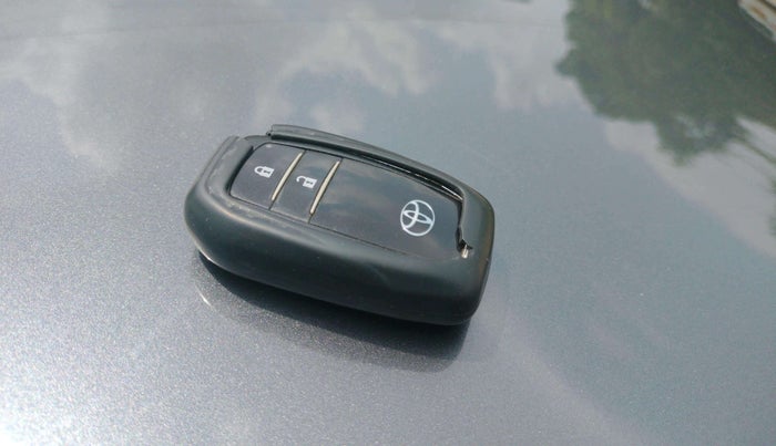 2021 Toyota Innova Crysta 2.4 ZX AT 7 STR, Diesel, Automatic, 99,912 km, Key Close Up