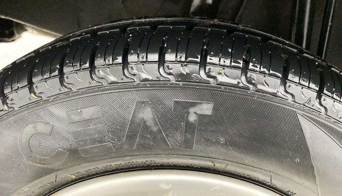2016 Renault Kwid RXL, Petrol, Manual, 57,810 km, Right Rear Tyre Tread