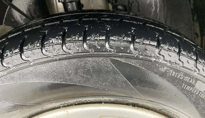 2016 Renault Kwid RXL, Petrol, Manual, 57,810 km, Right Front Tyre Tread