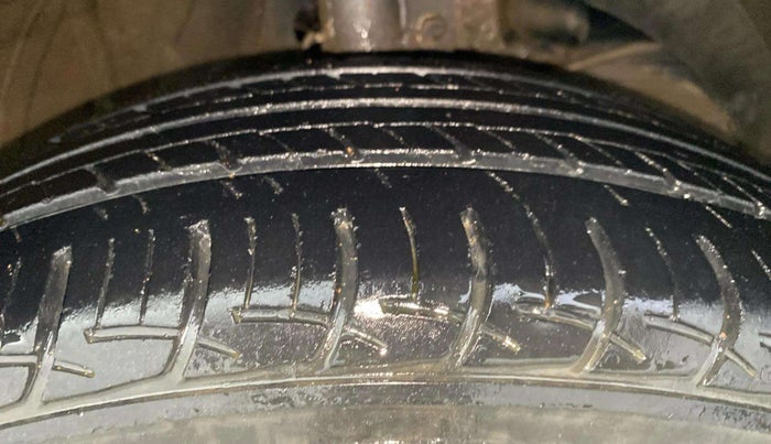 2017 Maruti Baleno DELTA PETROL 1.2, Petrol, Manual, 33,163 km, Right Front Tyre Tread