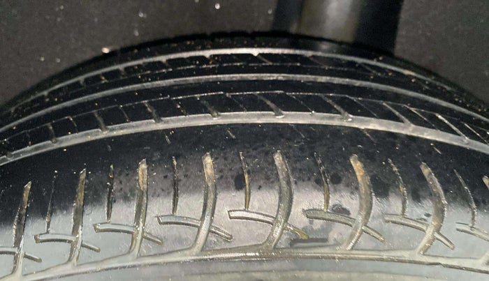2017 Maruti Baleno DELTA PETROL 1.2, Petrol, Manual, 33,163 km, Left Rear Tyre Tread