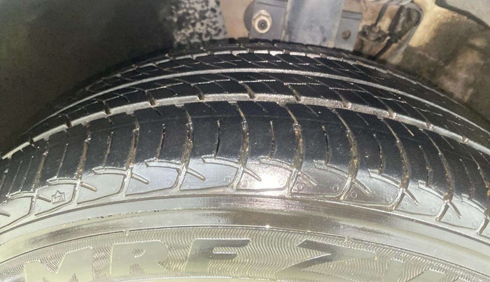 2013 Volkswagen Vento HIGHLINE PETROL AT, Petrol, Automatic, 94,359 km, Left Front Tyre Tread