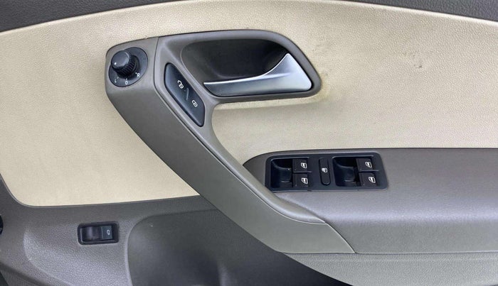 2013 Volkswagen Vento HIGHLINE PETROL AT, Petrol, Automatic, 94,359 km, Driver Side Door Panels Control