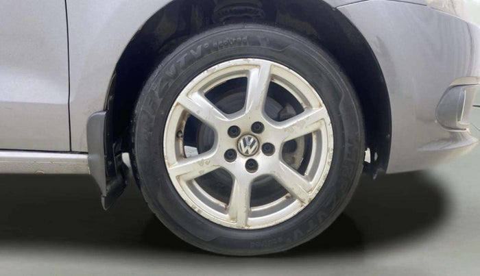 2013 Volkswagen Vento HIGHLINE PETROL AT, Petrol, Automatic, 94,359 km, Right Front Wheel