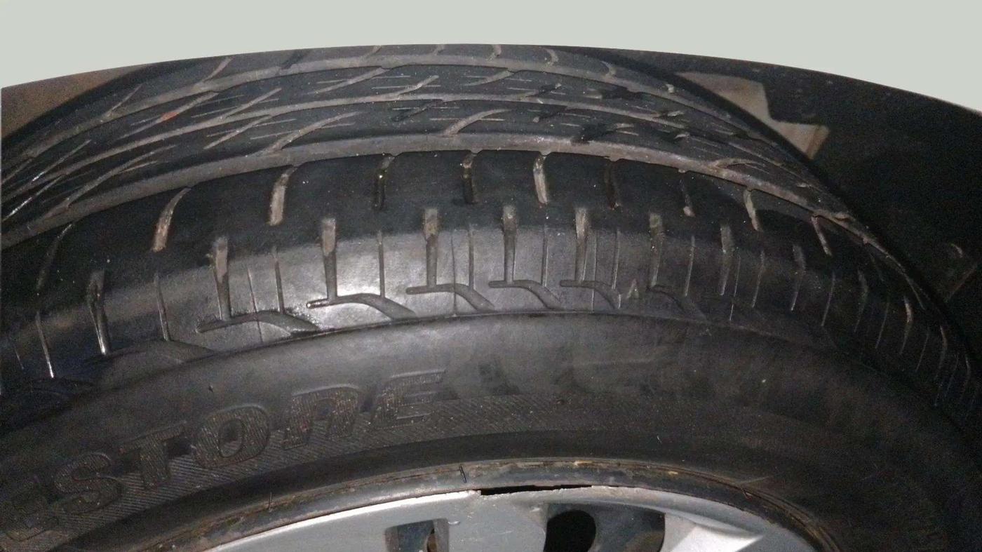 2016 Honda City 1.5L I-VTEC SV CVT, Petrol, Automatic, 1,16,465 km, Right Front Tyre Tread