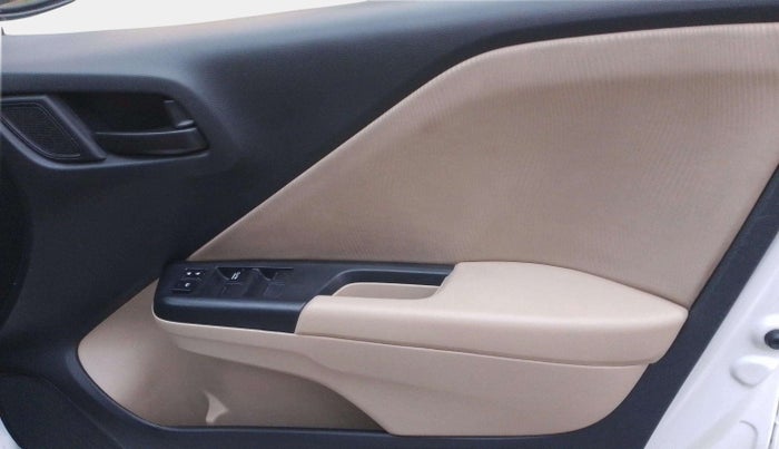 2016 Honda City 1.5L I-VTEC SV CVT, Petrol, Automatic, 1,16,465 km, Driver Side Door Panels Control