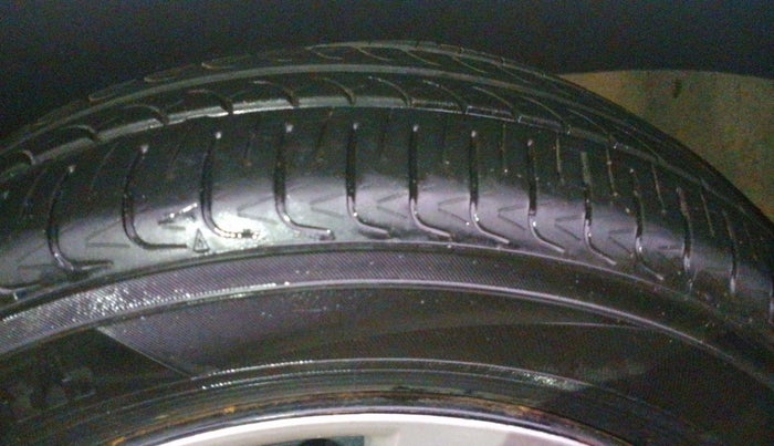2016 Honda City 1.5L I-VTEC SV CVT, Petrol, Automatic, 1,16,465 km, Left Front Tyre Tread