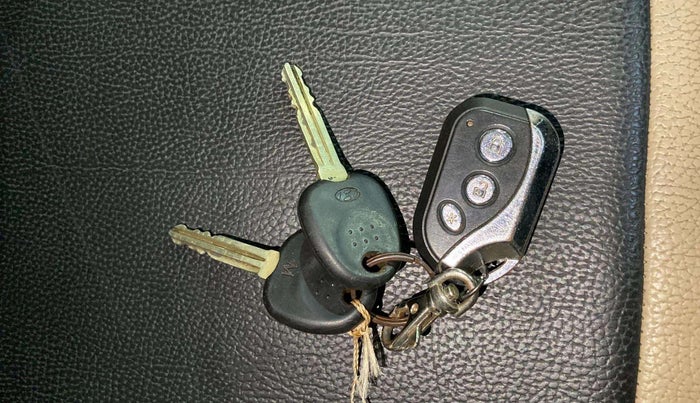 2013 Hyundai i10 MAGNA 1.1, Petrol, Manual, 27,180 km, Key Close Up