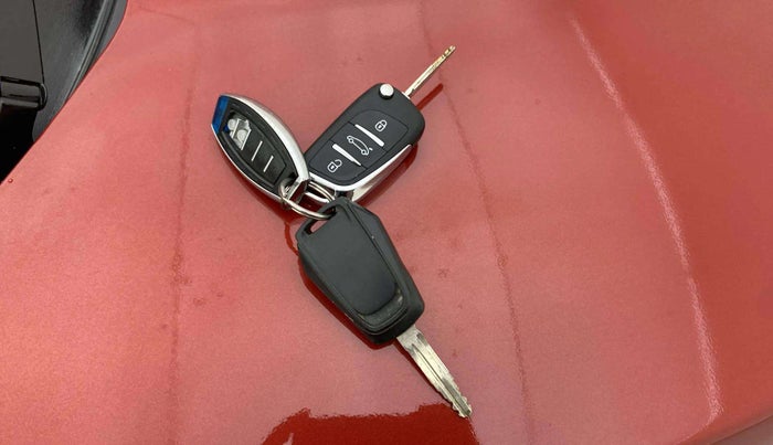 2017 Mahindra KUV 100 NXT K2 P 6 STR, Petrol, Manual, 49,740 km, Key Close Up