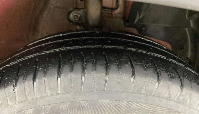 2017 Mahindra KUV 100 NXT K2 P 6 STR, Petrol, Manual, 49,740 km, Right Front Tyre Tread
