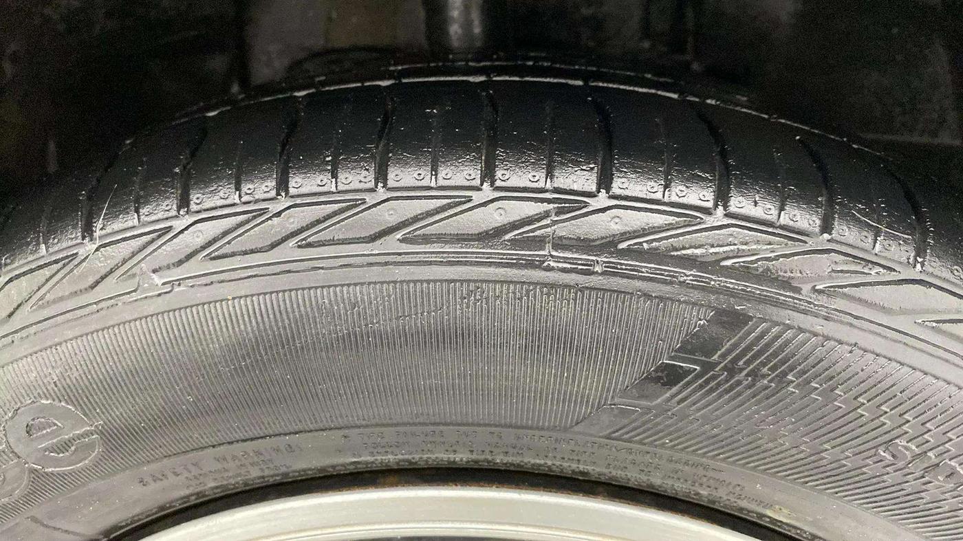 2019 Tata NEXON XMA PETROL, Petrol, Automatic, 64,508 km, Right Front Tyre Tread