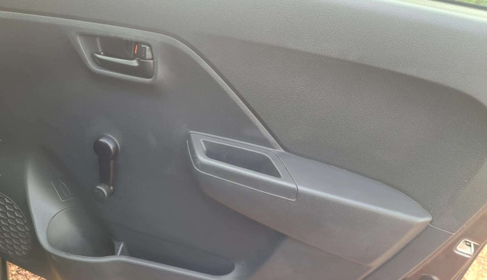 2022 Maruti Alto K10 LXI, Petrol, Manual, 43,734 km, Driver Side Door Panels Control