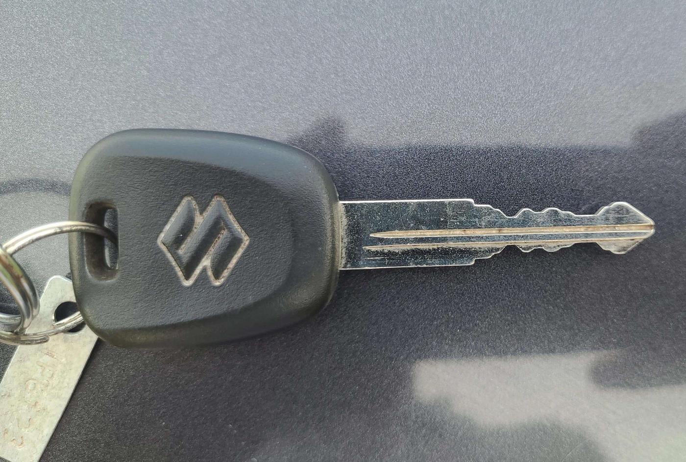 2022 Maruti Alto K10 LXI, Petrol, Manual, 43,734 km, Key Close Up