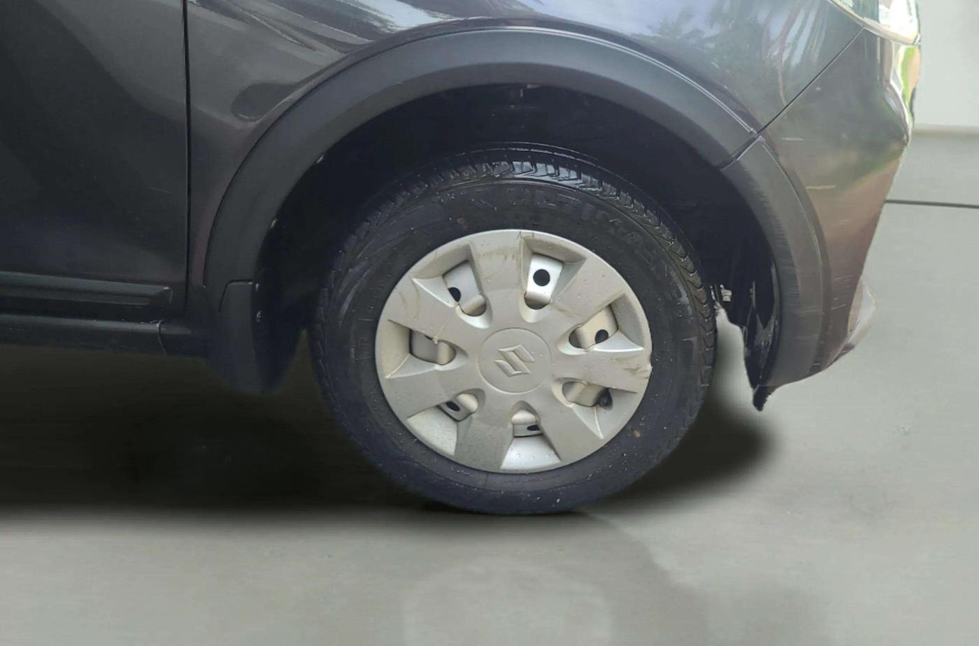 2022 Maruti Alto K10 LXI, Petrol, Manual, 43,734 km, Right Front Wheel