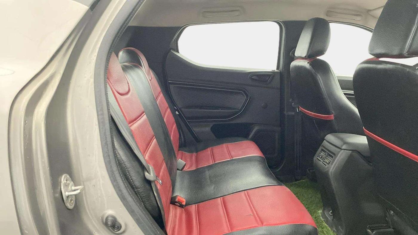 2021 Renault Kiger RXL MT, Petrol, Manual, 20,268 km, Right Side Rear Door Cabin