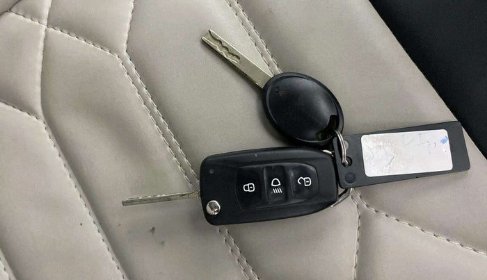 2024 Tata NEXON PURE 1.2 PETROL, Petrol, Manual, 31,225 km, Key Close Up