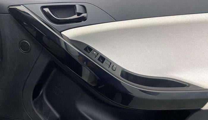 2024 Tata NEXON PURE 1.2 PETROL, Petrol, Manual, 31,225 km, Driver Side Door Panels Control