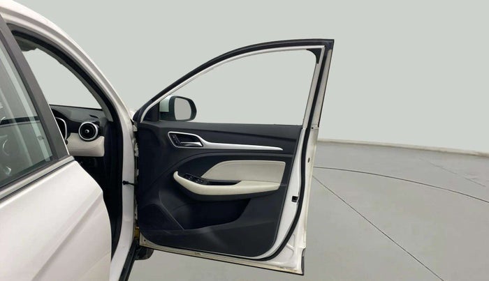 2022 MG ASTOR STYLE 1.5 MT, Petrol, Manual, 13,021 km, RHS Front Door