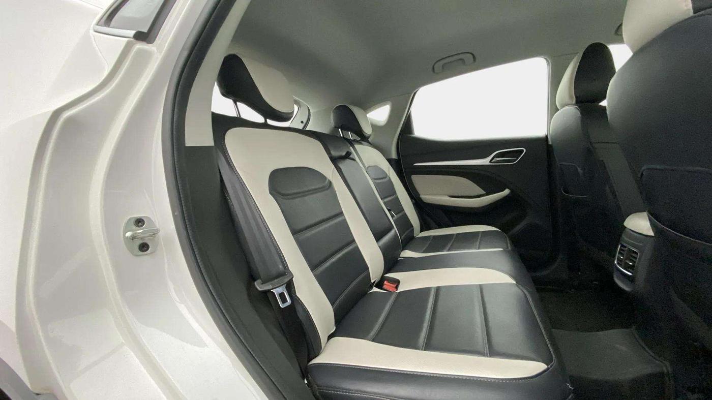 2022 MG ASTOR STYLE 1.5 MT, Petrol, Manual, 13,021 km, Right Side Rear Door Cabin